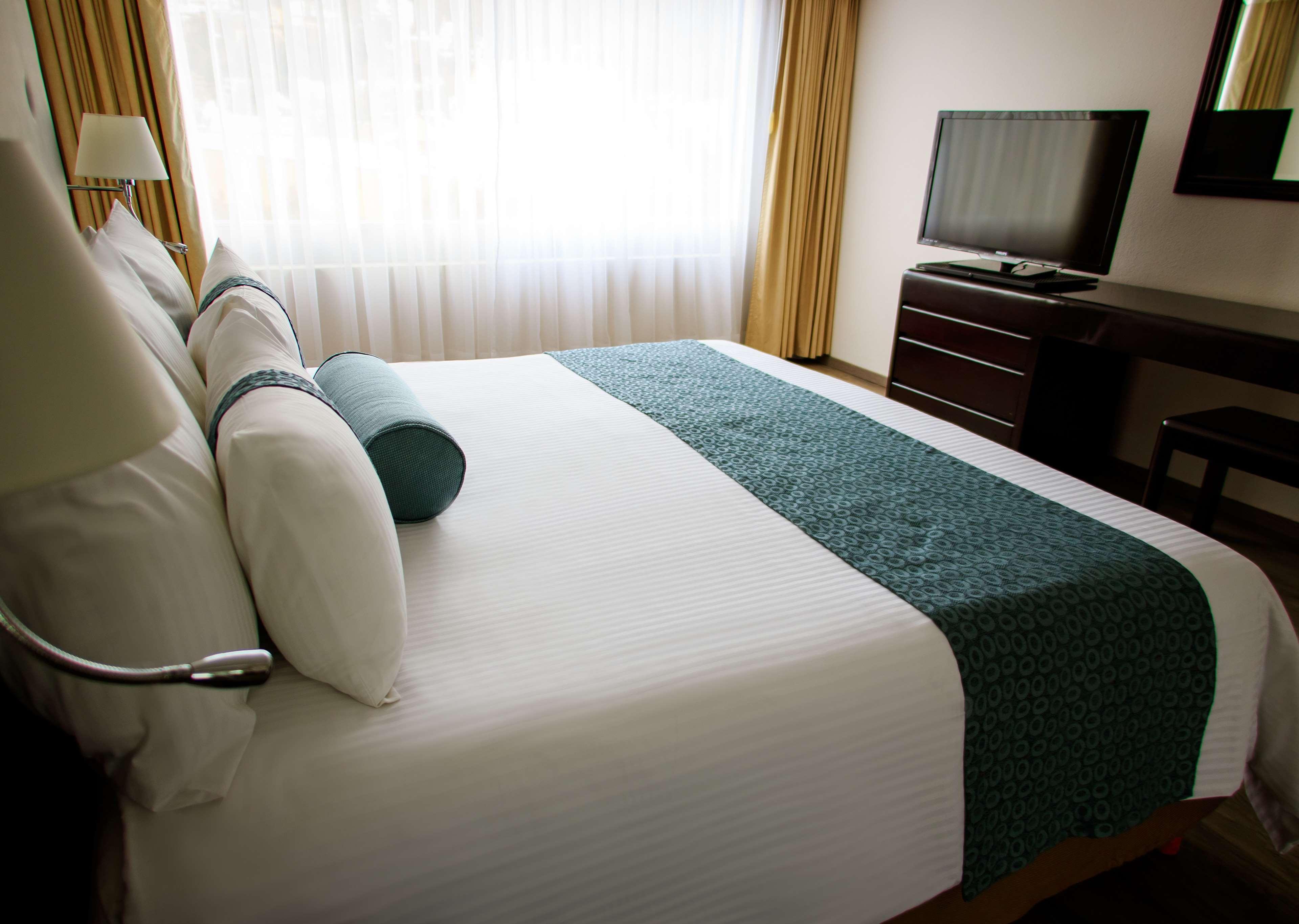 Grand Cantalagua Hotel Morelia, BW Signature Collection Dış mekan fotoğraf A bed runner