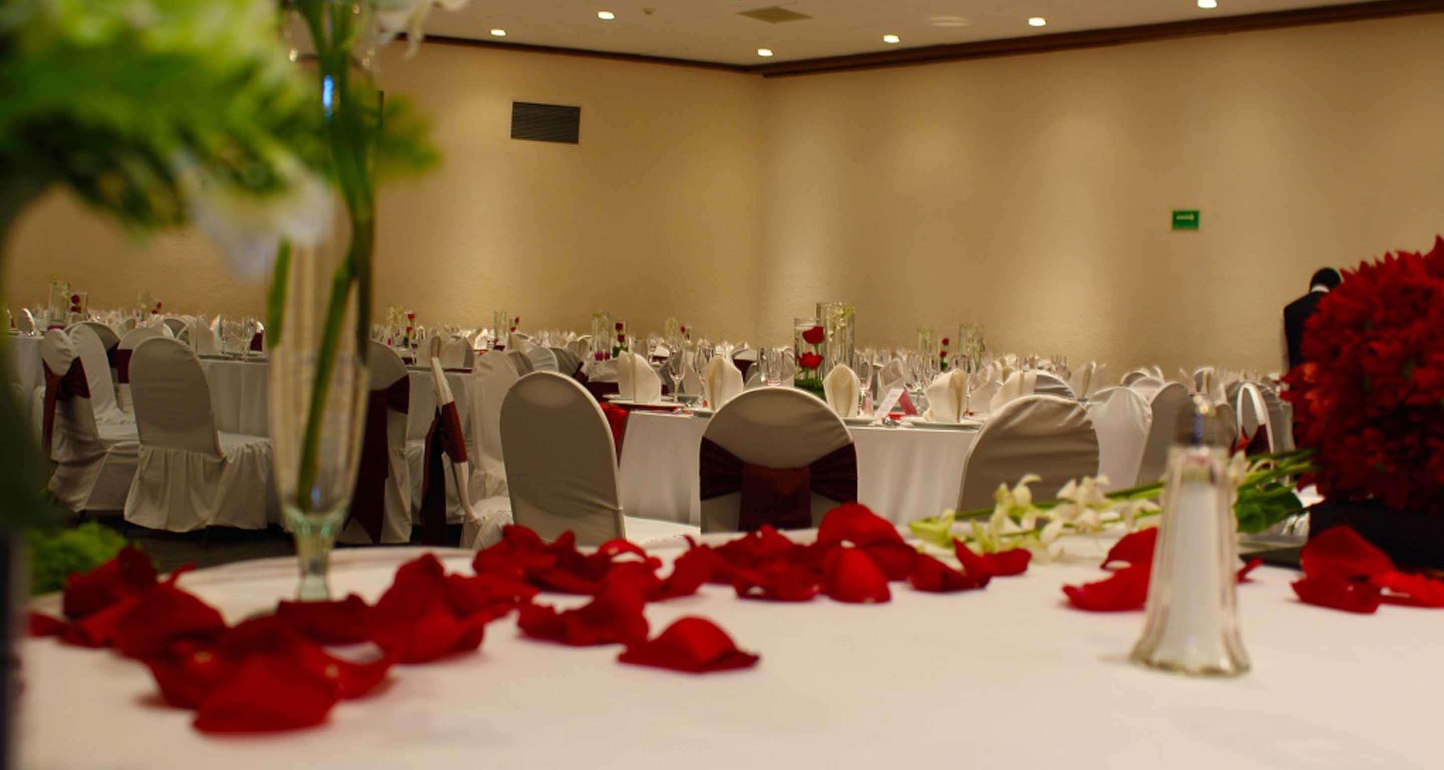 Grand Cantalagua Hotel Morelia, BW Signature Collection Dış mekan fotoğraf A wedding reception