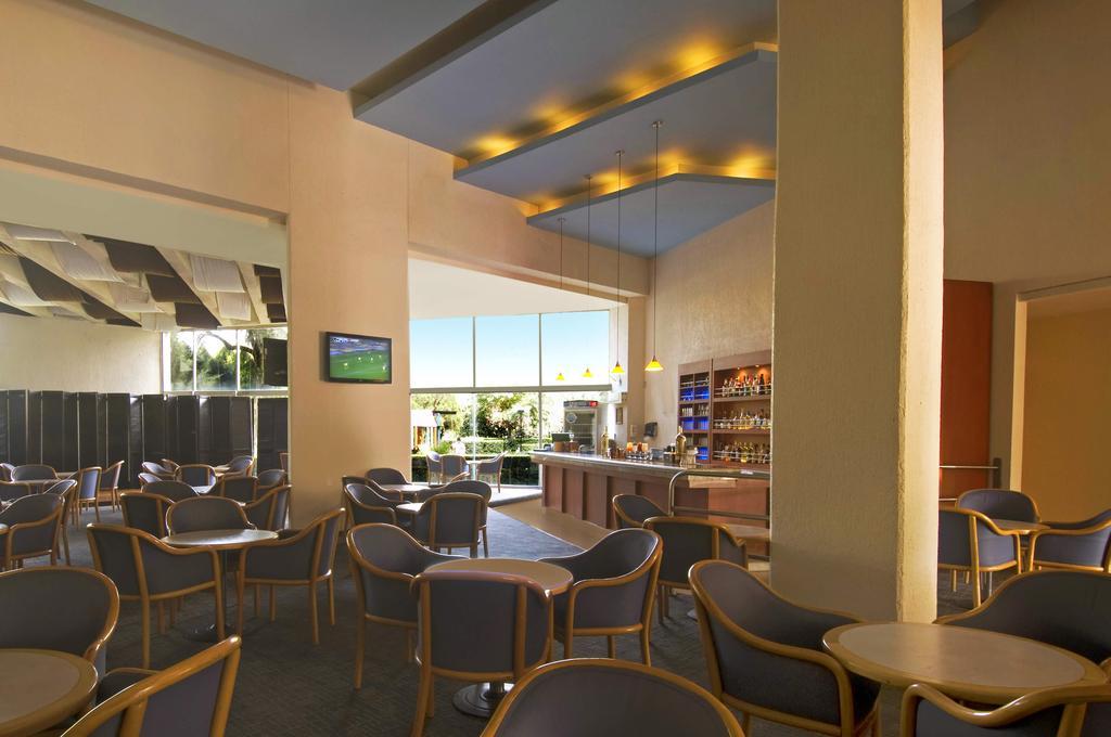 Grand Cantalagua Hotel Morelia, BW Signature Collection Restoran fotoğraf The Club at Palm Springs International Airport